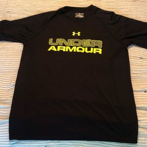 Black and Neon Yellow Under Armour Heatgear T-shirt size medium loose fit